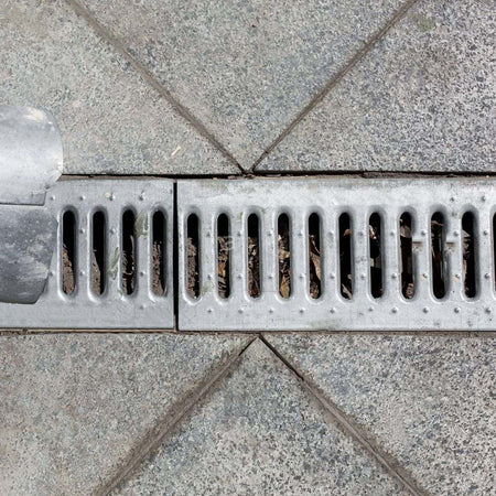 Griglia-Scolo-Acqua-Piovana-in-Acciaio-Zincato-A15-100x13-cm.