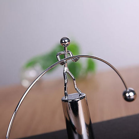 IL PENDOLO DI NEWTON UOMO IN EQULIBRIO ACCIAIO ARREDO CASA UFFICIO GAME BALL  Trade Shop italia - Napoli, Commerciovirtuoso.it