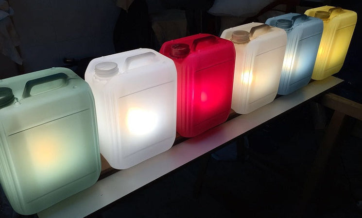 Tanica in plastica riciclata per trasporto liquidi e acidi con tappo a vite