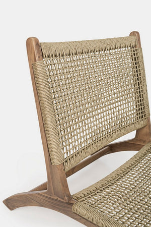 Poltrona "Adelita" con struttura in legno di teak, intreccio in fibra sintetica per esterno