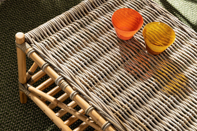 Tavolino "Tarifa" con due ripiani, struttura in rattan, intreccio in kubu da 96 x 56 cm