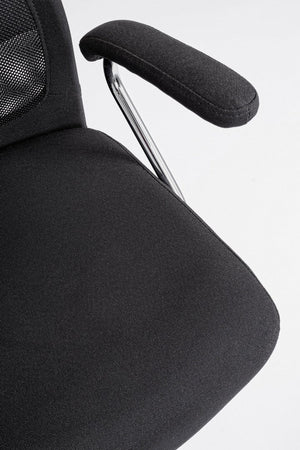 Poltrona "Clarissa" da ufficio ergonomica con braccioli, altezza regolabile, colore nero