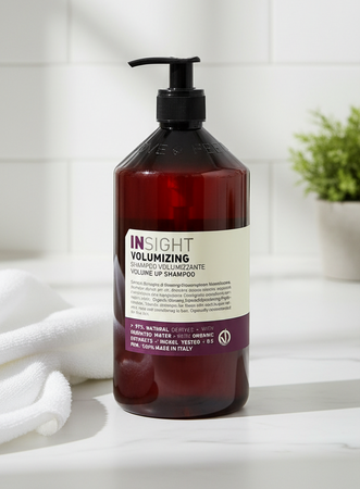 Insight volumizing shampoo sostegno volume 900 ml, ideale per ridare corpo e volume ai capelli sottili.