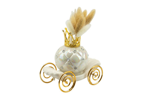 Profumatore bomboniera a forma di carrozza in porcellana bianca perlata Harmony, con strass, corona e cuore oro, cm 13x7x12h, con scatola regalo.