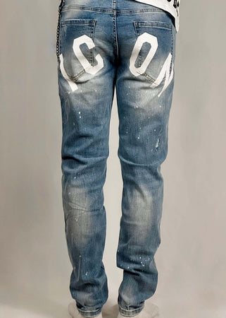 Jeans-cinque-tasche-con-logo-bianco