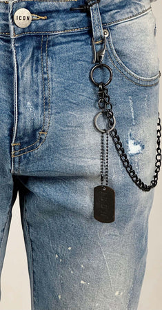 Jeans-cinque-tasche-con-logo-bianco