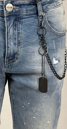 Jeans-cinque-tasche-con-logo-bianco