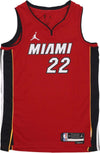 JORDAN-NBA-Canotta-Basket-Uomo-Nba-Statement-Edition-22-Dri-fit-Swingman-Jersey-No-22-Jimmy-Butler-Miahea-Tough-Red-da-uomo