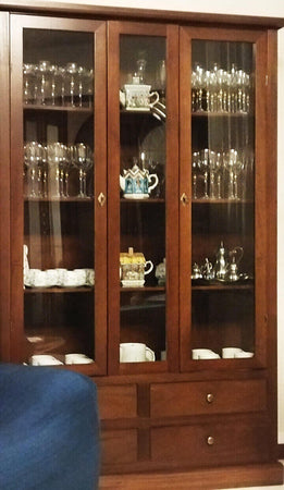 JOSELYN---credenza-con-vetrina-in-legno-massello-119x40x185-Tinta-noce-Milani-Home