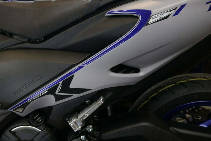 Kit-ADESIVI-in-GEL-3D-compatibili-YAMAHA-Tmax-560-2020-21-carbon-look-blu-metal