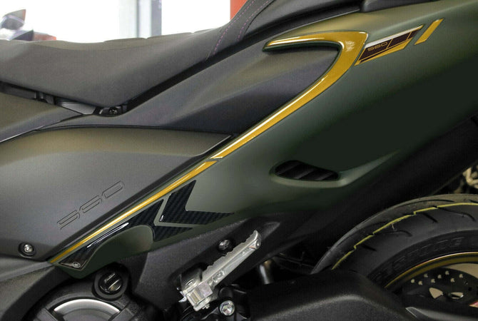 Kit-ADESIVI-in-RESINA-3D-compatibili-YAMAHA-Tmax-560-2020-2021-CARBON-LOOK-ORO