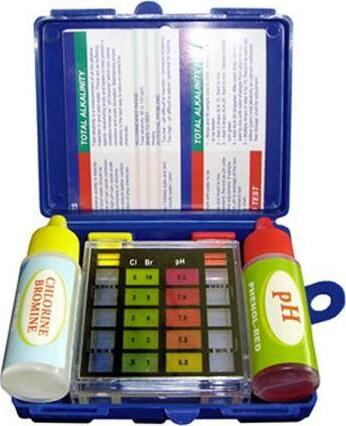 Kit completo per la pulizia di piscine fuori terra ed interrate con retino e spazzola