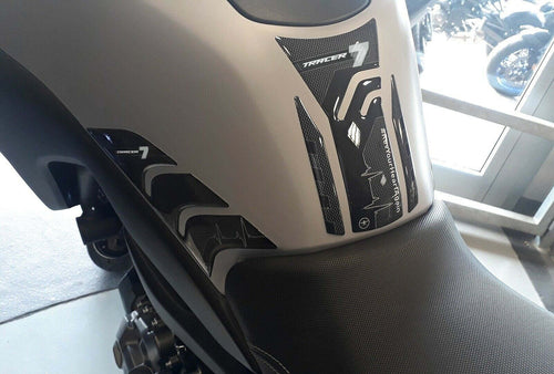 Kit-di-3-adesivi-per-serbatoio-moto-in-resina-gel-3D-compatibile-Yamaha-Tracer-7