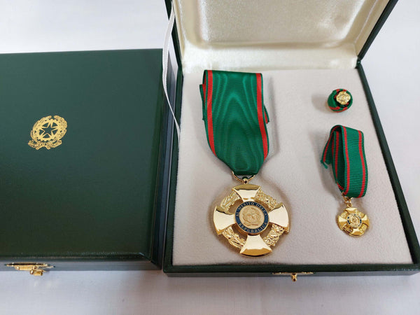 Kit Ufficiale Ordine Della Repubblica Lusso per Nomina Da Cavaliere Al Merito Della Repubblica OMRI Sport e tempo libero/Accessori/Trofei medaglie e premi/Medaglie Il Distintivo - Pesaro, Commerciovirtuoso.it