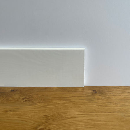 100ml di Battiscopa PREMIUM in legno MASSELLO squadrato 70x10 laccato bianco Eternal Parquet