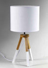 Lampada Abat Jour Ceramica 22x22x43cm Lumetto Tavolo Base Legno Trepiede 698743 Illuminazione/Illuminazione per interni/Lampade/Lampade da tavolo e abat-jour Trade Shop italia - Napoli, Commerciovirtuoso.it