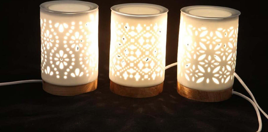 Lampada bruciaoli brucia essenze aromi elettrica in porcellana e legno idea bomboniera Casa e cucina/Decorazioni per interni/Profumazione ambiente/Diffusori di oli essenziali Decor Space - Altamura, Commerciovirtuoso.it