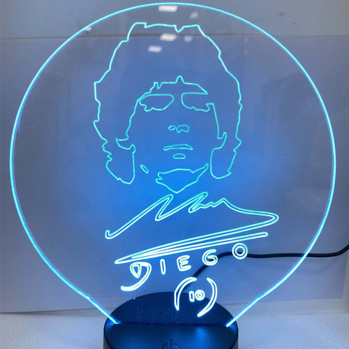Lampada Da Tavolo A Batterie Usb Con Volto Stilizzato Di Diego Armando Maradona Illuminazione/Illuminazione per interni/Lampade/Lampade da tavolo e abat-jour Trade Shop italia - Napoli, Commerciovirtuoso.it
