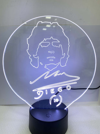 Lampada Da Tavolo A Batterie Usb Con Volto Stilizzato Di Diego Armando Maradona Illuminazione/Illuminazione per interni/Lampade/Lampade da tavolo e abat-jour Trade Shop italia - Napoli, Commerciovirtuoso.it