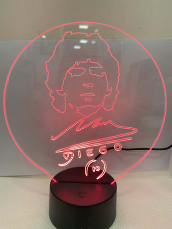 Lampada Da Tavolo A Batterie Usb Con Volto Stilizzato Di Diego Armando Maradona Illuminazione/Illuminazione per interni/Lampade/Lampade da tavolo e abat-jour Trade Shop italia - Napoli, Commerciovirtuoso.it