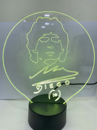 Lampada Da Tavolo A Batterie Usb Con Volto Stilizzato Di Diego Armando Maradona Illuminazione/Illuminazione per interni/Lampade/Lampade da tavolo e abat-jour Trade Shop italia - Napoli, Commerciovirtuoso.it