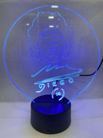 Lampada Da Tavolo A Batterie Usb Con Volto Stilizzato Di Diego Armando Maradona Illuminazione/Illuminazione per interni/Lampade/Lampade da tavolo e abat-jour Trade Shop italia - Napoli, Commerciovirtuoso.it
