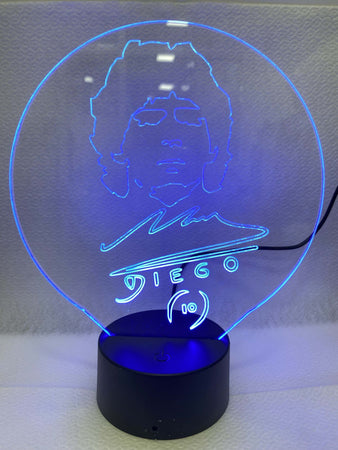 Lampada Da Tavolo A Batterie Usb Con Volto Stilizzato Di Diego Armando Maradona Illuminazione/Illuminazione per interni/Lampade/Lampade da tavolo e abat-jour Trade Shop italia - Napoli, Commerciovirtuoso.it