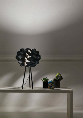 Lampada-Da-Tavolo-A-Treppiede-1-Luce-Cloud-In-Polilux-Nero-Made-In-Italy
