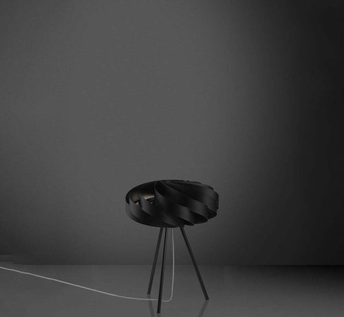 Lampada-Da-Tavolo-Con-Treppiede-1-Luce-Flat-In-Polilux-Nero-Made-In-Italy