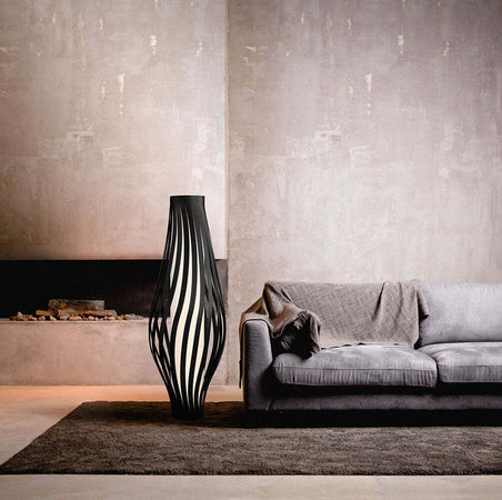 Lampada-Da-Terra-Totem-Dama-Helios-1-Luce-In-Polilux-Nero-Made-In-Italy