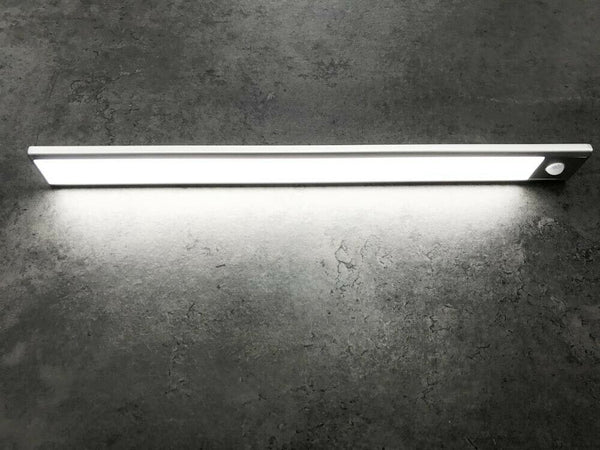 Lampada-Led-Sensore-Crepuscolare-Rileva-Movimento-Ricaricabile-2-W-Luce-Bianca-Universo