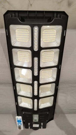 LAMPIONE-LED-300W-con-PANNELLO-SOLARE-SENSORE-CREPUSCOLARE-PIR-ip66