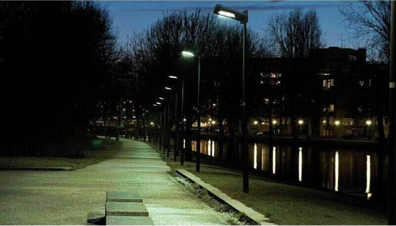 Lampione-Stradale-330-Led-120W-Con-Pannello-Solare-Crepuscolare-Luce-Fredda-ip65