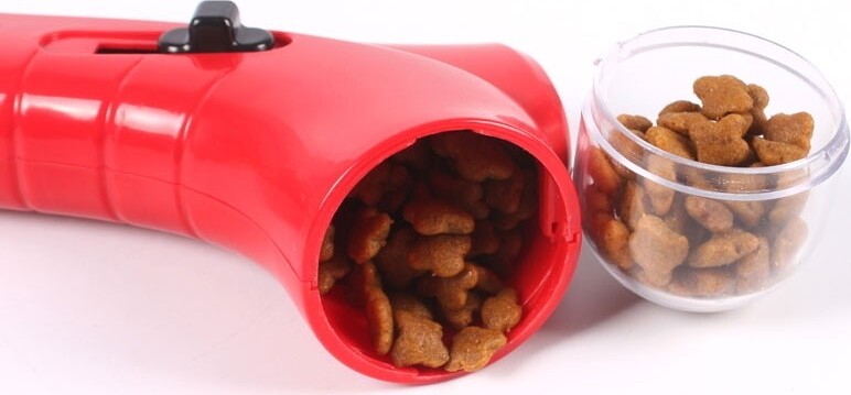LANCIATORE DI CROCCHETTE CIBO AUTOMATICO PER ADDESTRAMENTO CANI E GATTI Prodotti per animali domestici/Cani/Ciotole e distributori/Distributori automatici di cibo Trade Shop italia - Napoli, Commerciovirtuoso.it