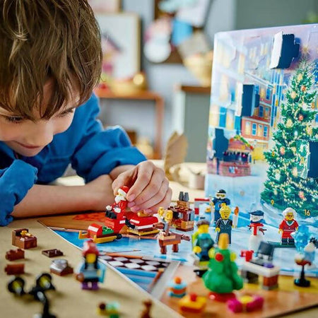 Lego City Calendario Dell'avvento 2023 Con 24 Regali, Babbo Natale E Tappeto Da Gioco, Regalo Natalizio Per Bambini Casa e cucina/Decorazioni per interni/Addobbi e decorazioni per ricorrenze/Decorazioni natalizie/Calendari dell'avvento Cartoleria Deja Vu - Crotone, Commerciovirtuoso.it
