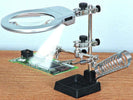Lente 2.25'' Ingrandimento 4x Con Pinze Terza Mano Da Tavolo Supporto Per Saldature Modellismo Cancelleria e prodotti per ufficio/Archivio ufficio e accessori per scrivania/Accessori da scrivania e archiviazione/Lenti di ingrandimento Trade Shop italia - Napoli, Commerciovirtuoso.it