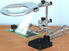 Lente-2.25''-Ingrandimento-4x-Con-Pinze-Terza-Mano-Da-Tavolo-Supporto-Per-Saldature-Modellismo