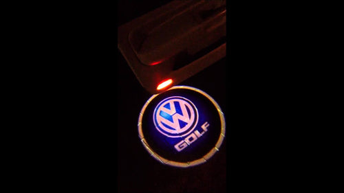 KIT LUCI CORTESIA LOGO LED PROIETTORE VOLKSWAGEN GOLF A BATTERIA CON SENSORE MAGNETE