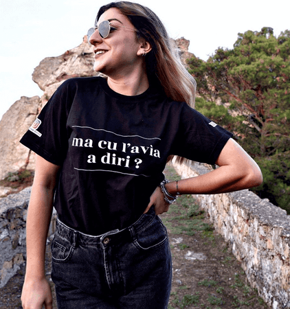 T-shirt Siciliana Unisex Nera" Ma cu l'avìa a diri"