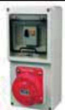 MARLANVIL---PRESA-A-PARETE-IP55-3x32A+N+T-400V-ROSSO+MGT.3P+N