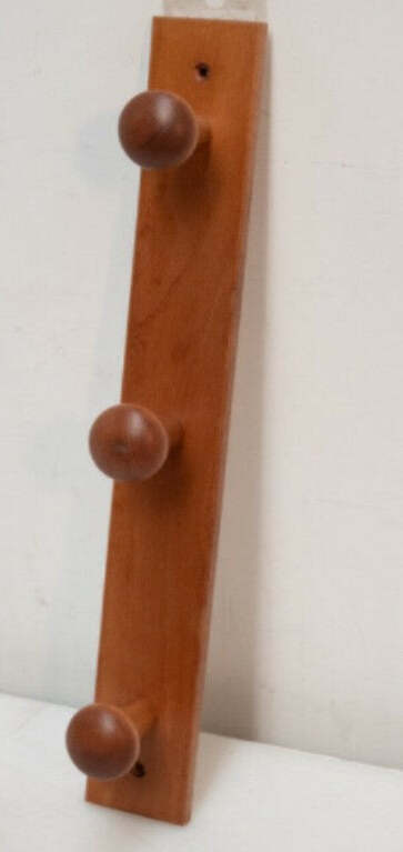 MASIDEF---APPENDIABITI-A-3-POSTI-IN-LEGNO-DI-NOCE