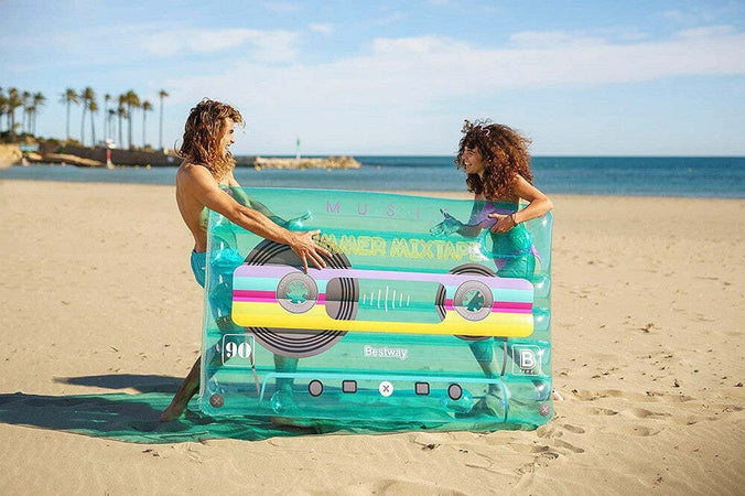 Materassino Gonfiabile Retro Beats Fashion Cassetta 174x117cm Portaoggetti 43649 Giochi e giocattoli/Sport e giochi all'aperto/Giochi aquatici e piscine per bambini/Canotti e gonfiabili galleggianti Trade Shop italia - Napoli, Commerciovirtuoso.it