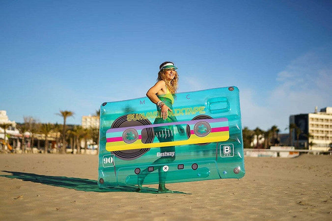 Materassino Gonfiabile Retro Beats Fashion Cassetta 174x117cm Portaoggetti 43649 Giochi e giocattoli/Sport e giochi all'aperto/Giochi aquatici e piscine per bambini/Canotti e gonfiabili galleggianti Trade Shop italia - Napoli, Commerciovirtuoso.it