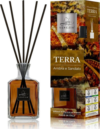 Maxi Diffusore Ambiente Cubo Con Bastoncini Fragranza Terra Ambra E Sandalo 250ml Casa e cucina/Decorazioni per interni/Profumazione ambiente/Diffusori di oli essenziali Trade Shop italia - Napoli, Commerciovirtuoso.it