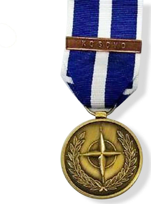 Medaglia Kosovo Nato Con Nastro Sport e tempo libero/Accessori/Trofei medaglie e premi/Medaglie Il Distintivo - Pesaro, Commerciovirtuoso.it