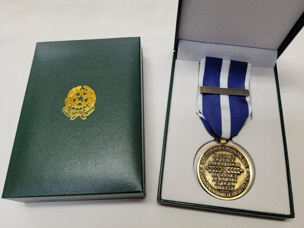 Medaglia Kosovo Nato con scatola della Repubblica Italiana