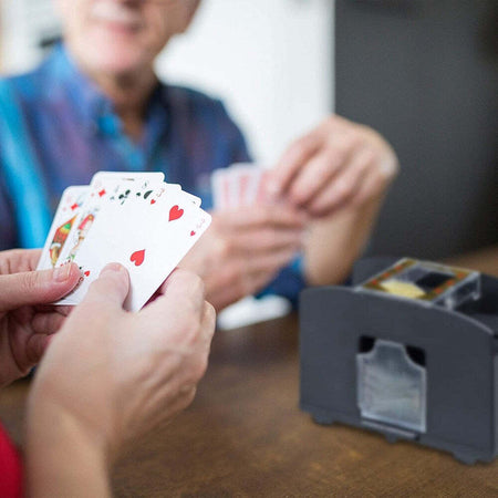 Mescolatore Di Carte Elettronico Con Beat Per Ramino Poker Solo Carte Standard Giochi e giocattoli/Giochi da tavola di società e accessori/Casinò e attrezzature/Mescolatori di carte Trade Shop italia - Napoli, Commerciovirtuoso.it
