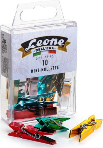 Mini mollette Leone Color - colori metallizzati assortiti - Leone - conf. 10 pezzi Cancelleria e prodotti per ufficio/Archivio ufficio e accessori per scrivania/Nastri colle elastici e graffette/Graffette molle fermacarte e anelli Eurocartuccia - Pavullo, Commerciovirtuoso.it