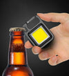 Mini-torcia-led-ricaricabile-multifunzione-con-4-modalità-di-illuminazione-portachiavi-apribottiglie-e-supporto-magnetico