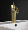 Miscelatore-moderno-a-cascata-da-bagno-lavabo-canna-bassa-bronzo